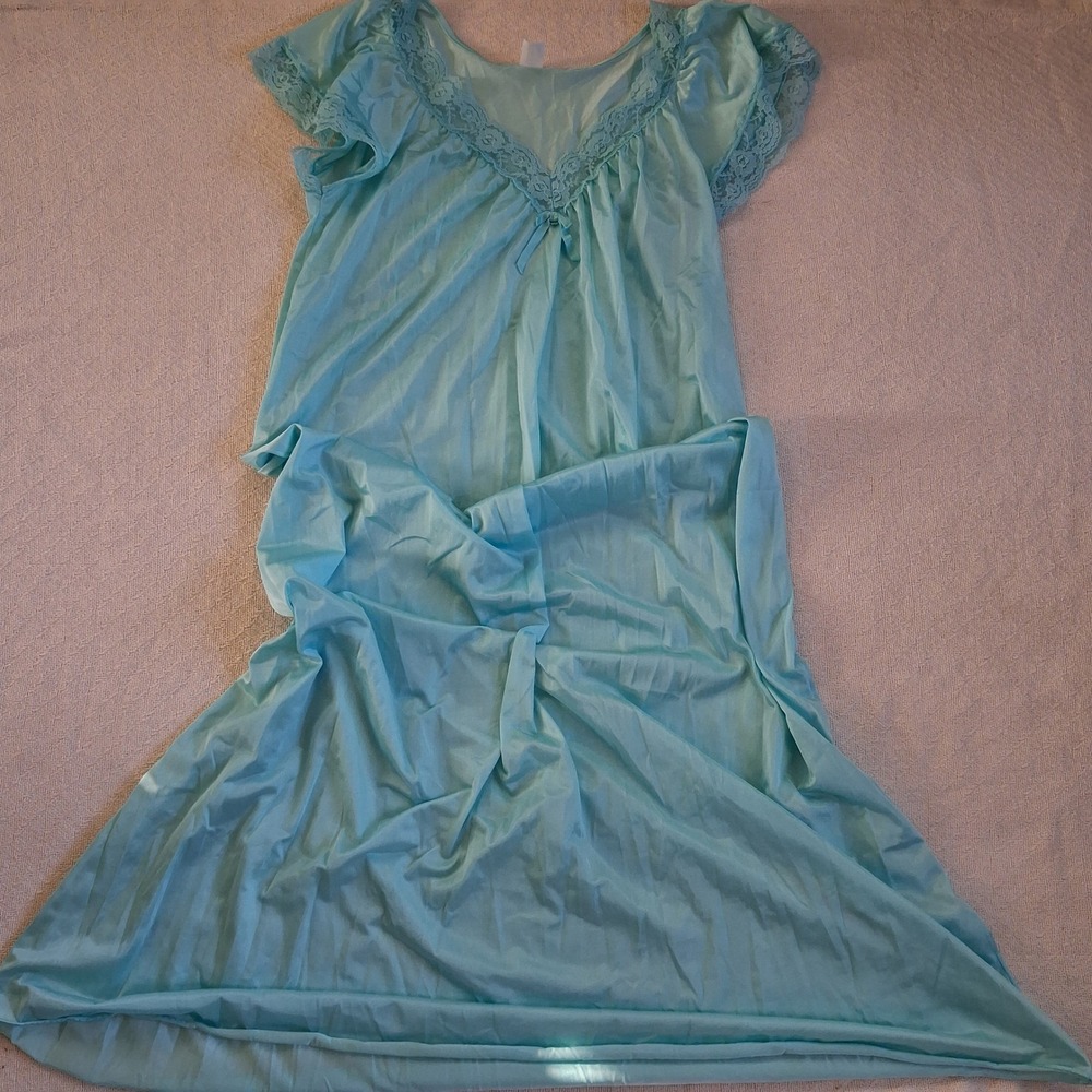 Petra fashions vintage large nightgown grandmacore 70s 80s sleep fairy pastel